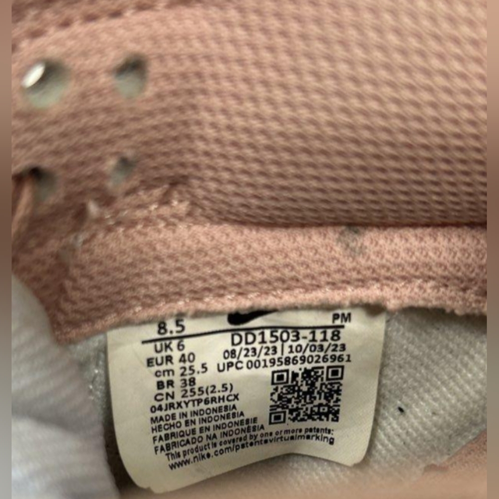 Nike Dunk Low "Rose Whisper" Sneakers Size 8.5

MSRP $120 - Picture 10 of 12